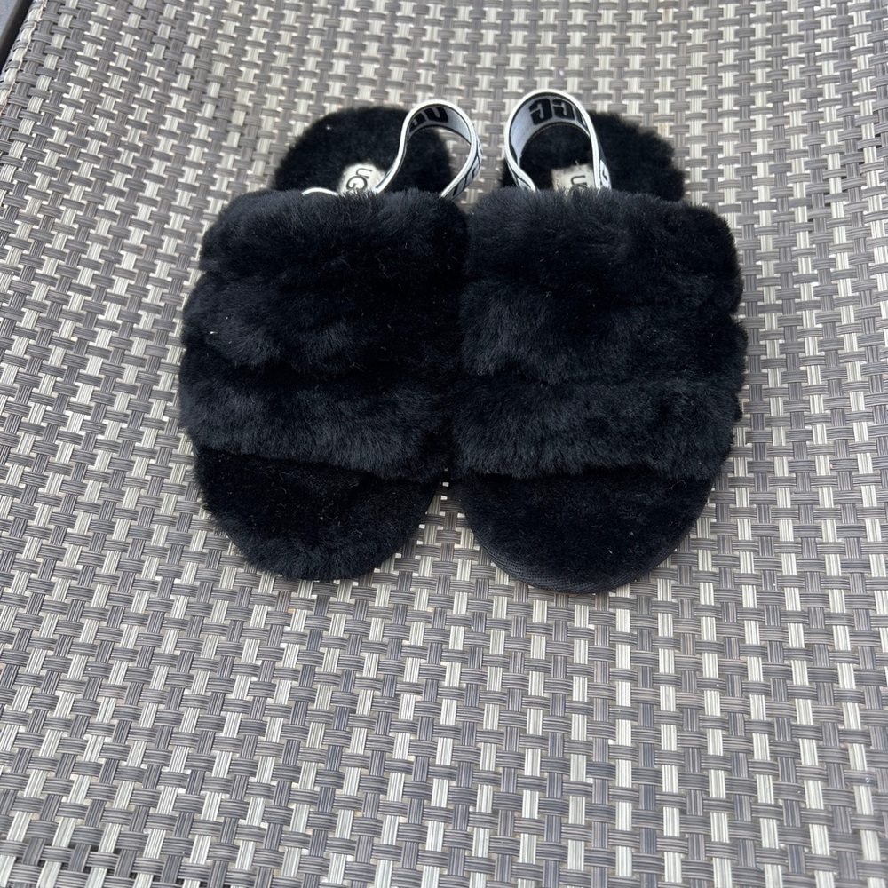 Ugg Black fluff yeah toddler slides size 11